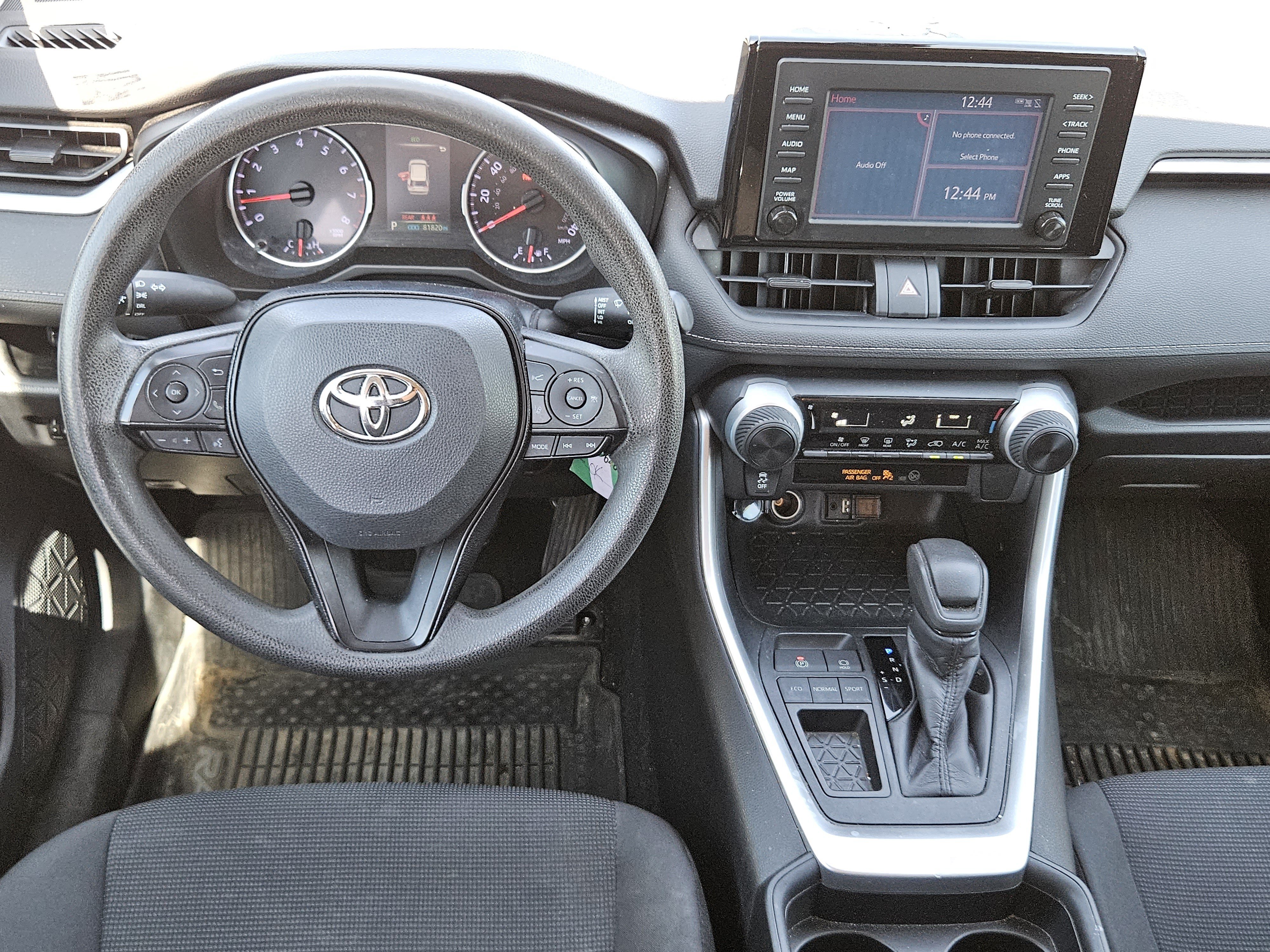 Used 2019 Toyota RAV4 LE FWD image 25
