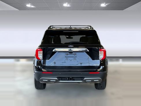 Used 2021 Ford Explorer XLT w/ Equipment Group 202A AWD/4WD image 10