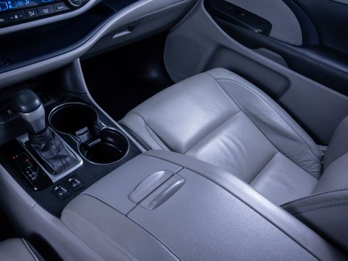 Used 2018 Toyota Highlander XLE image 29