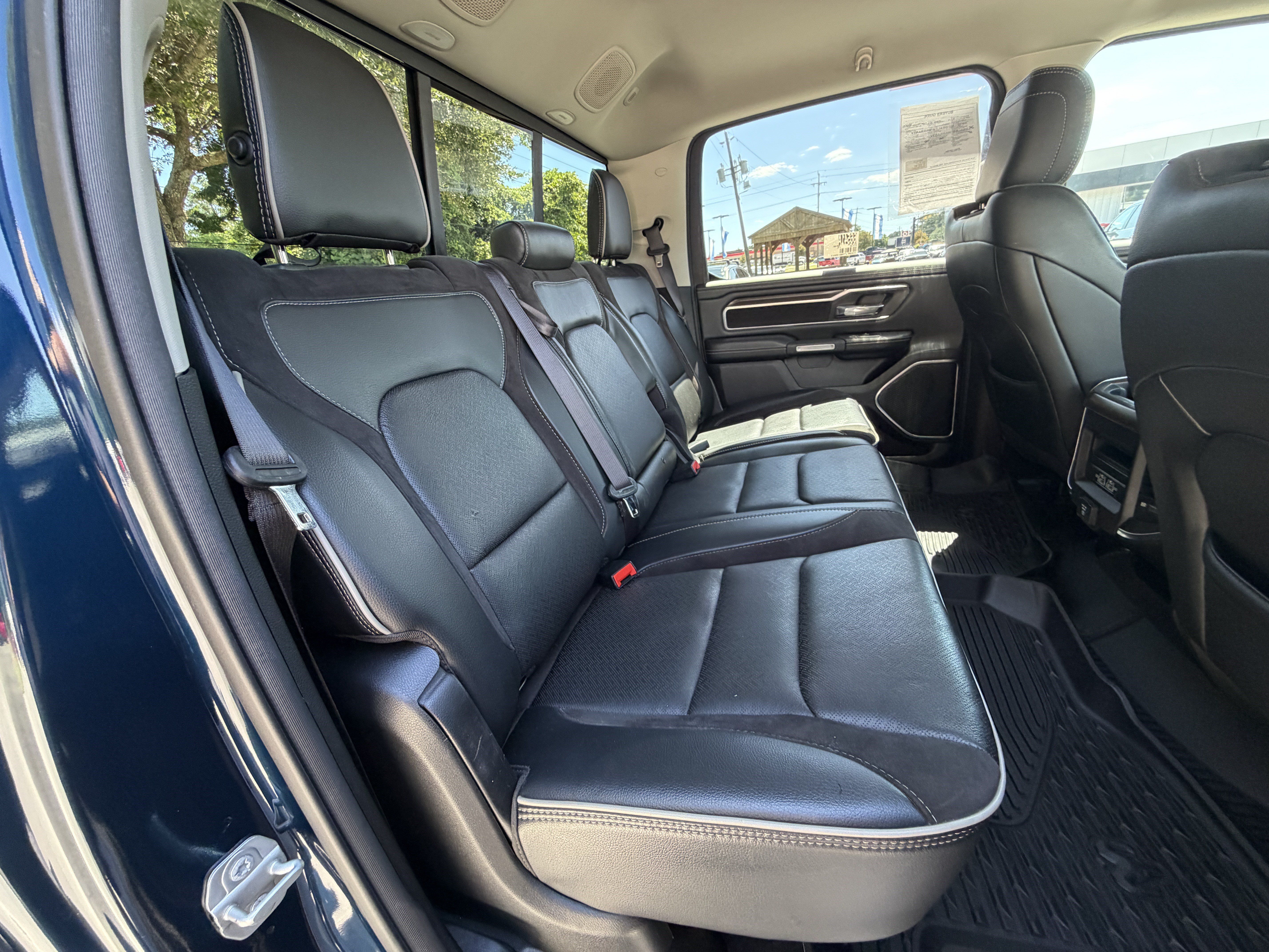 Used 2022 RAM 1500 Laramie AWD/4WD image 18