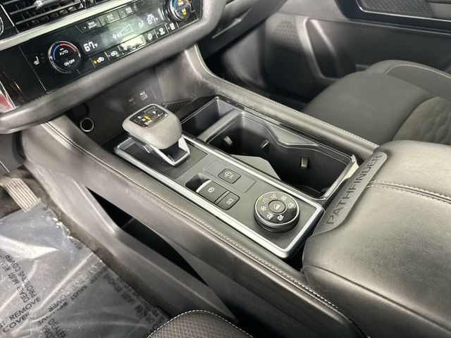 Used 2025 Nissan Pathfinder SV AWD/4WD image 17