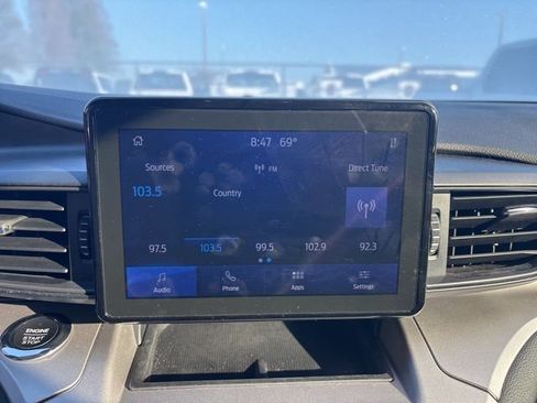 Used 2021 Ford Explorer XLT image 12