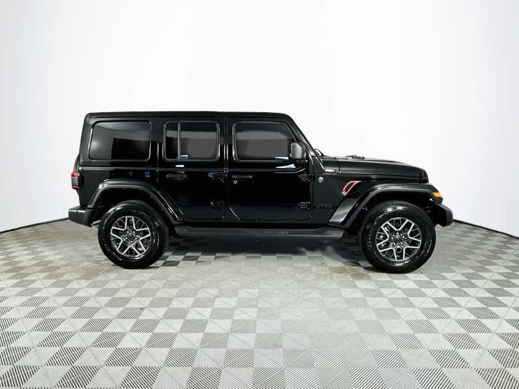 Used 2025 Jeep Wrangler Unlimited Sahara AWD/4WD image 8