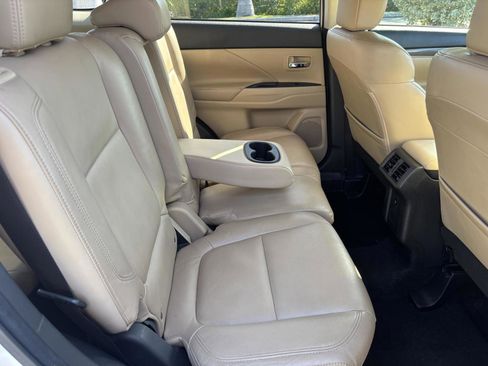 Used 2019 Mitsubishi Outlander SE image 31