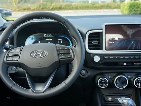 New 2025 Hyundai Venue Limited image 11