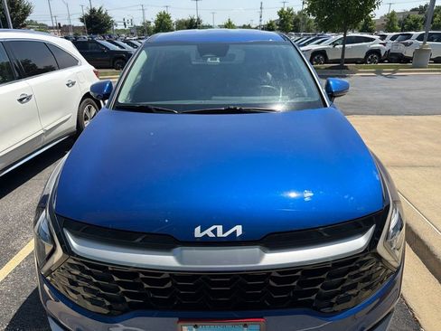 Used 2023 Kia Sportage EX FWD image 3