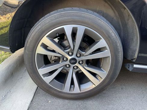 Used 2021 Ford Expedition Limited image 5