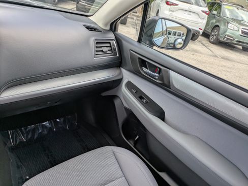 Used 2019 Subaru Outback 2.5i Premium w/ Popular Package #2 AWD/4WD image 16