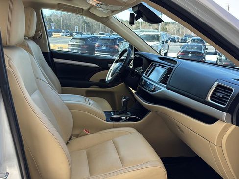 Used 2018 Toyota Highlander XLE image 10