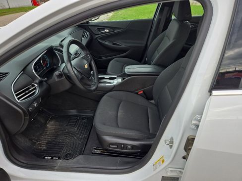 Used 2017 Chevrolet Malibu LT FWD image 8