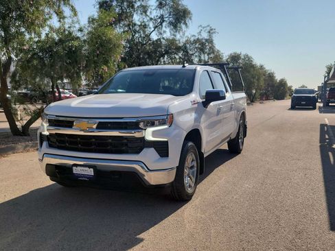 Used 2023 Chevrolet Silverado 1500 LT w/ Z71 Off-Road Package AWD/4WD image 4