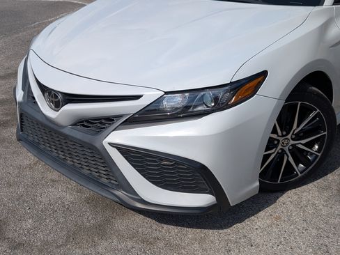 Used 2022 Toyota Camry SE image 13