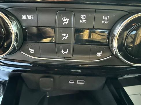Used 2025 Chevrolet Trax ACTIV w/ Sunroof Package FWD image 19
