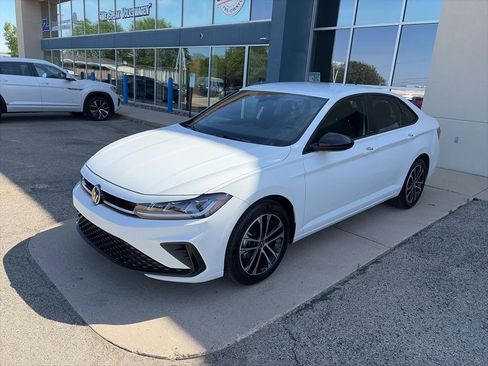 Certified 2025 Volkswagen Jetta Sport FWD image 4