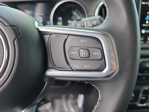 Used 2023 Jeep Wrangler Unlimited Sahara AWD/4WD image 15