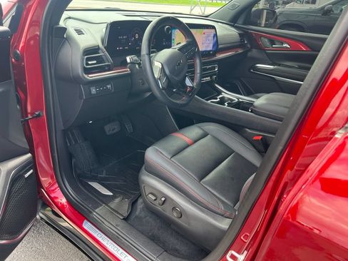 Used 2024 Chevrolet Traverse RS AWD/4WD image 9