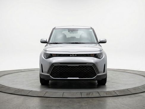 Used 2025 Kia Soul LX w/ LX Technology Package FWD image 2