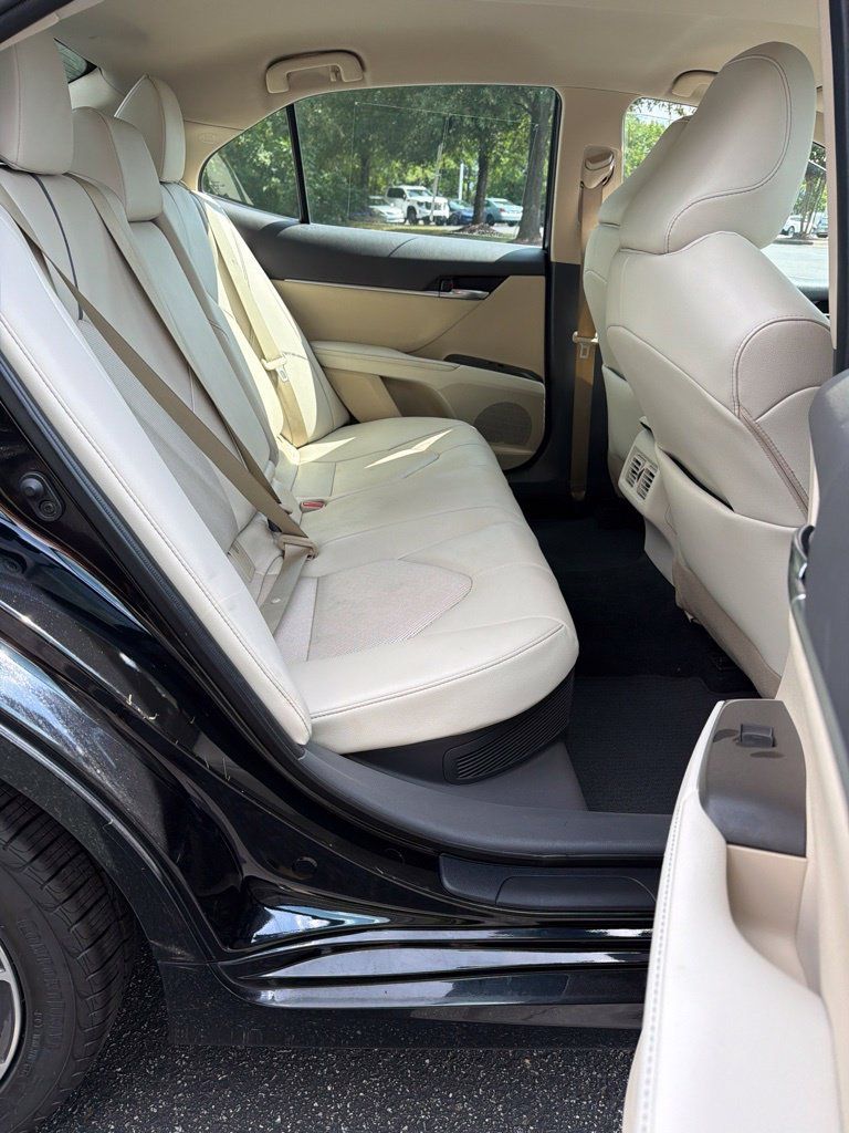 Used 2022 Toyota Camry XLE FWD image 6