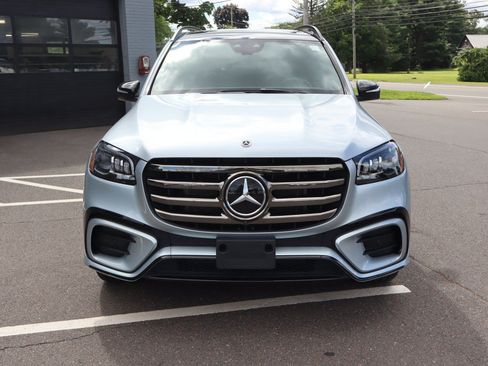 Used 2025 Mercedes-Benz GLS 450 4MATIC image 2