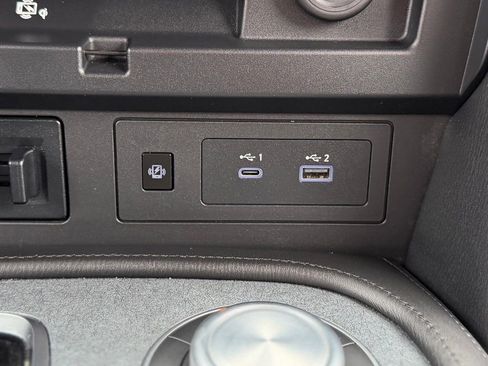 Used 2022 Nissan Armada SV image 20