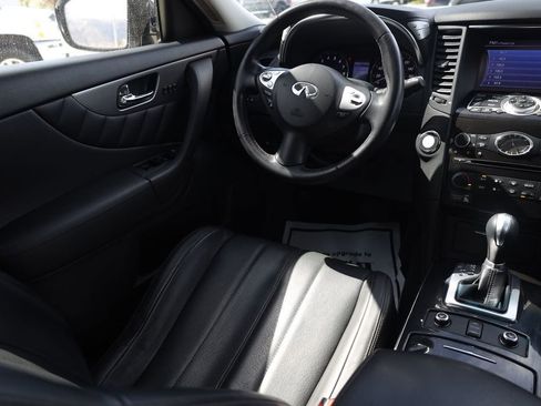 Used 2017 INFINITI QX70 AWD w/ Premium Package image 19