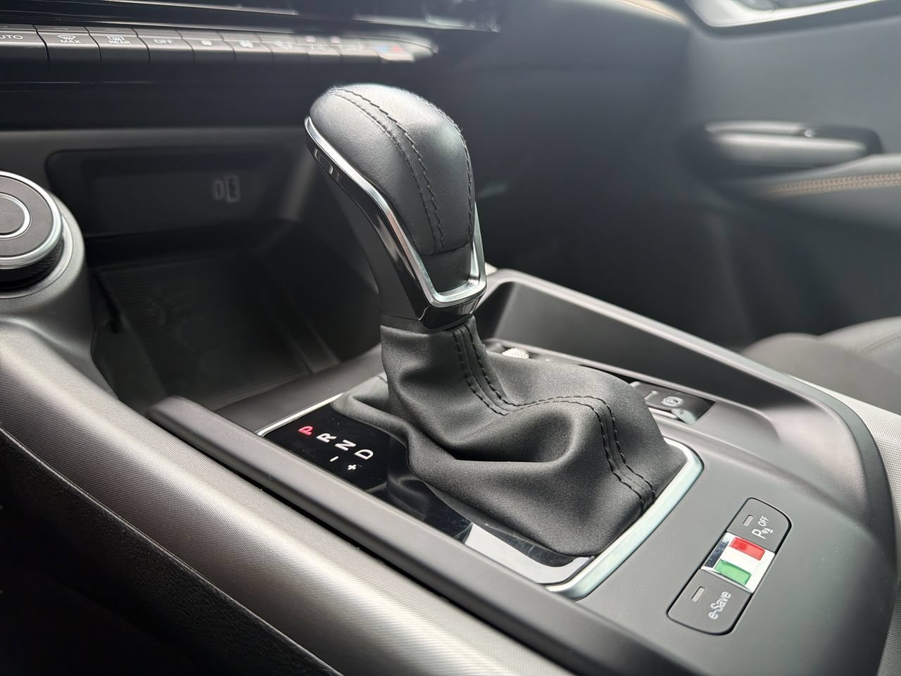 Used 2025 Alfa Romeo Tonale AWD/4WD image 24