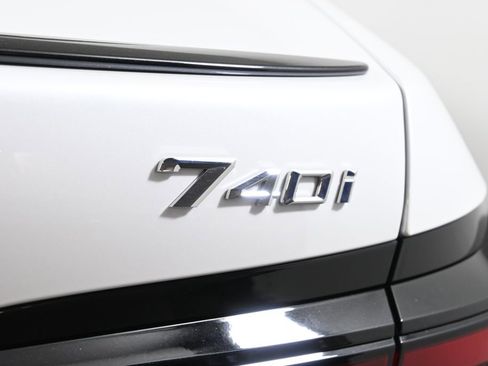 Used 2026 BMW 740i xDrive w/ Premium Package image 39