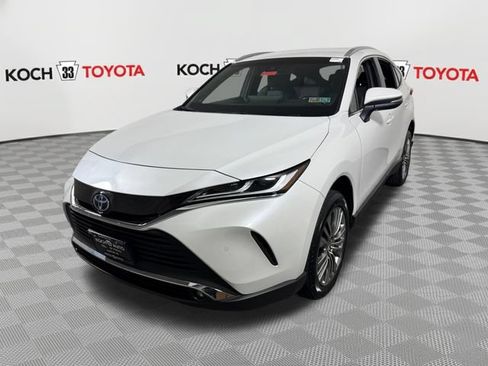Used 2023 Toyota Venza XLE AWD/4WD image 3
