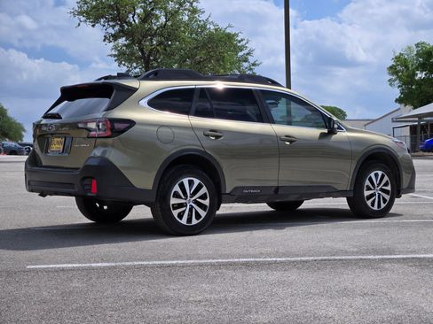 Used 2021 Subaru Outback Premium AWD/4WD image 4