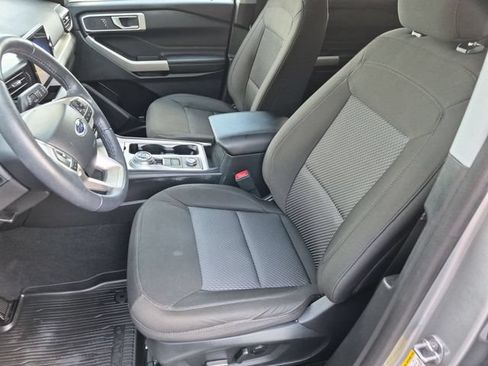 Used 2024 Ford Explorer XLT AWD/4WD image 12