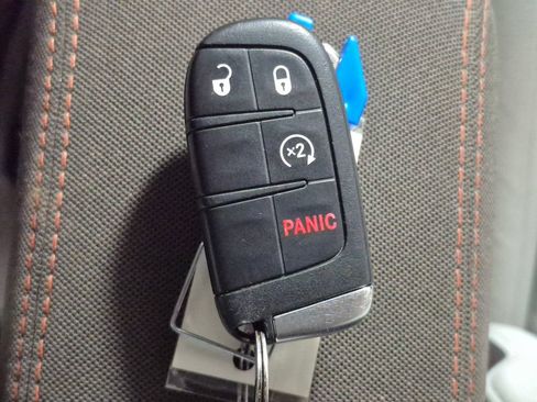 Used 2015 Jeep Renegade Latitude w/ Popular Equipment Group AWD/4WD image 28