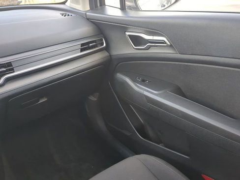 Used 2024 Kia Sportage LX image 18
