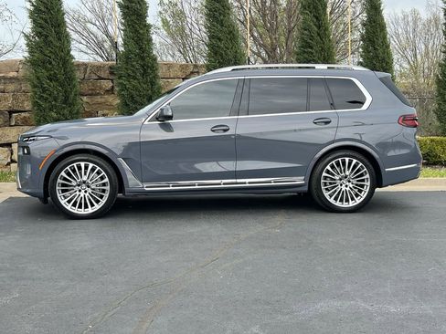 Used 2024 BMW X7 xDrive40i w/ Parking Assistance Package AWD/4WD image 2