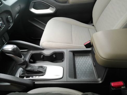 Used 2022 Nissan Frontier SV RWD image 37