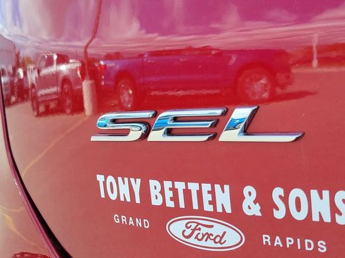 Used 2024 Ford Edge SEL w/ Convenience Package AWD/4WD image 7