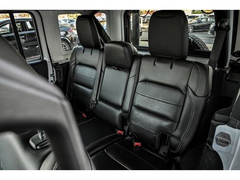 Used 2020 Jeep Wrangler Unlimited Sahara image 13