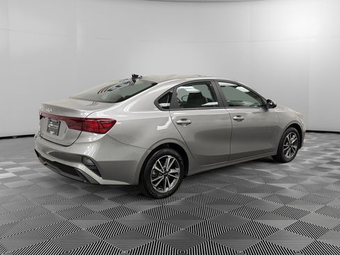 Used 2023 Kia Forte LXS image 5