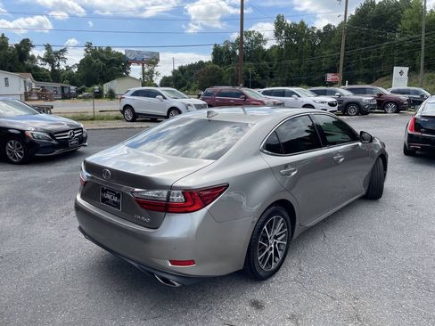 Used 2017 Lexus ES 350 w/ Luxury Package FWD image 6