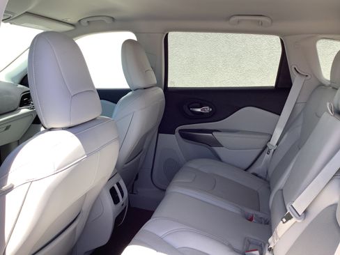 Used 2019 Jeep Cherokee Limited AWD/4WD image 10