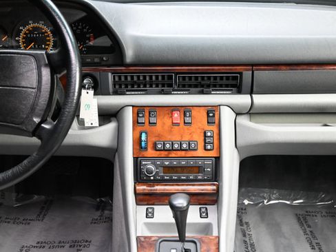 Used 1991 Mercedes-Benz 560 SEL image 8