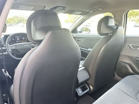 New 2025 Kia K4 LX image 23