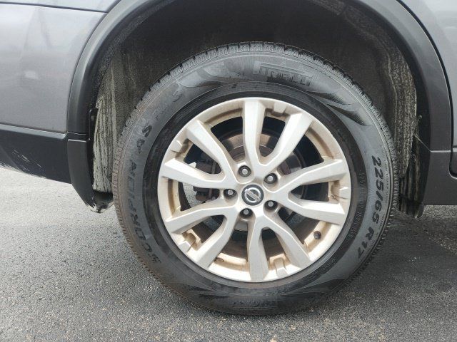 Used 2017 Nissan Rogue SV AWD/4WD image 17