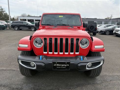 Used 2023 Jeep Wrangler Unlimited Sahara w/ Cold Weather Group AWD/4WD image 9
