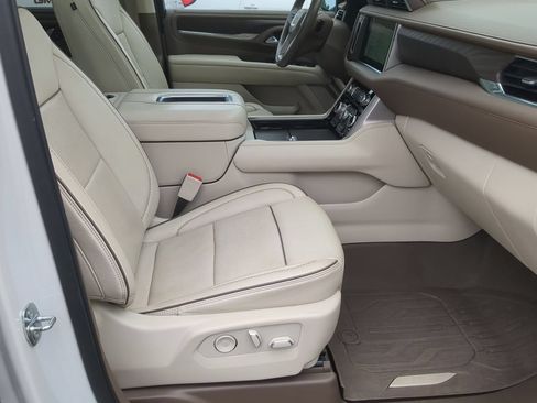 Used 2022 GMC Yukon XL Denali AWD/4WD image 29