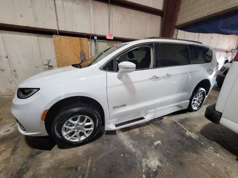 Used 2021 Chrysler Pacifica Touring-L w/ Premium & Safety Sphere Group FWD image 6