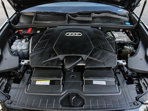 Used 2021 Audi Q8 Prestige image 11