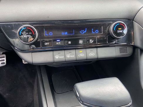 Certified 2025 Hyundai Elantra Sport image 22