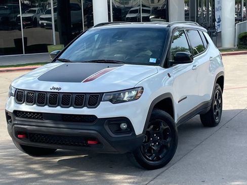 Used 2023 Jeep Compass Trailhawk AWD/4WD image 9