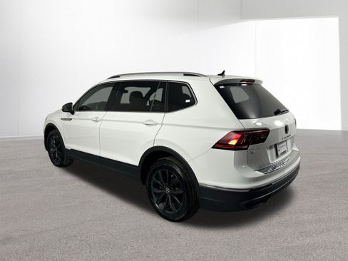 Used 2024 Volkswagen Tiguan SE AWD/4WD image 32