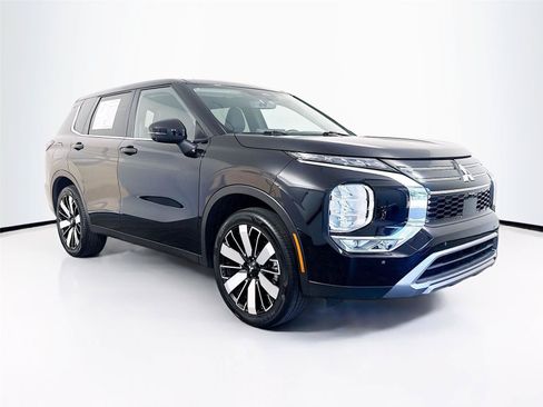 Used 2025 Mitsubishi Outlander SE FWD image 35